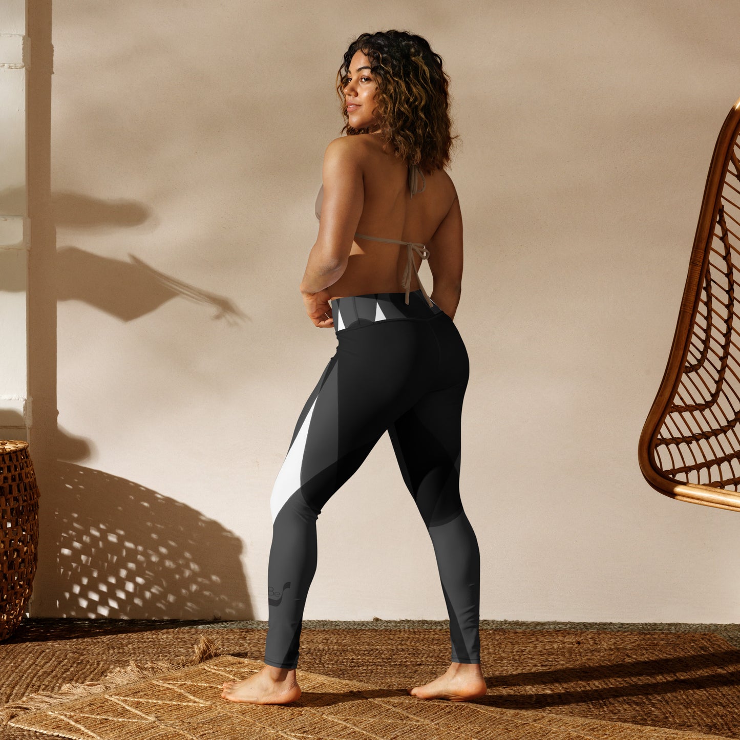Black V Stripes BeSculpt Women Yoga Leggings